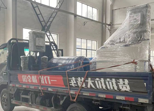 浙江东阳专车直达定压补水机组和全自动加药装置各一套